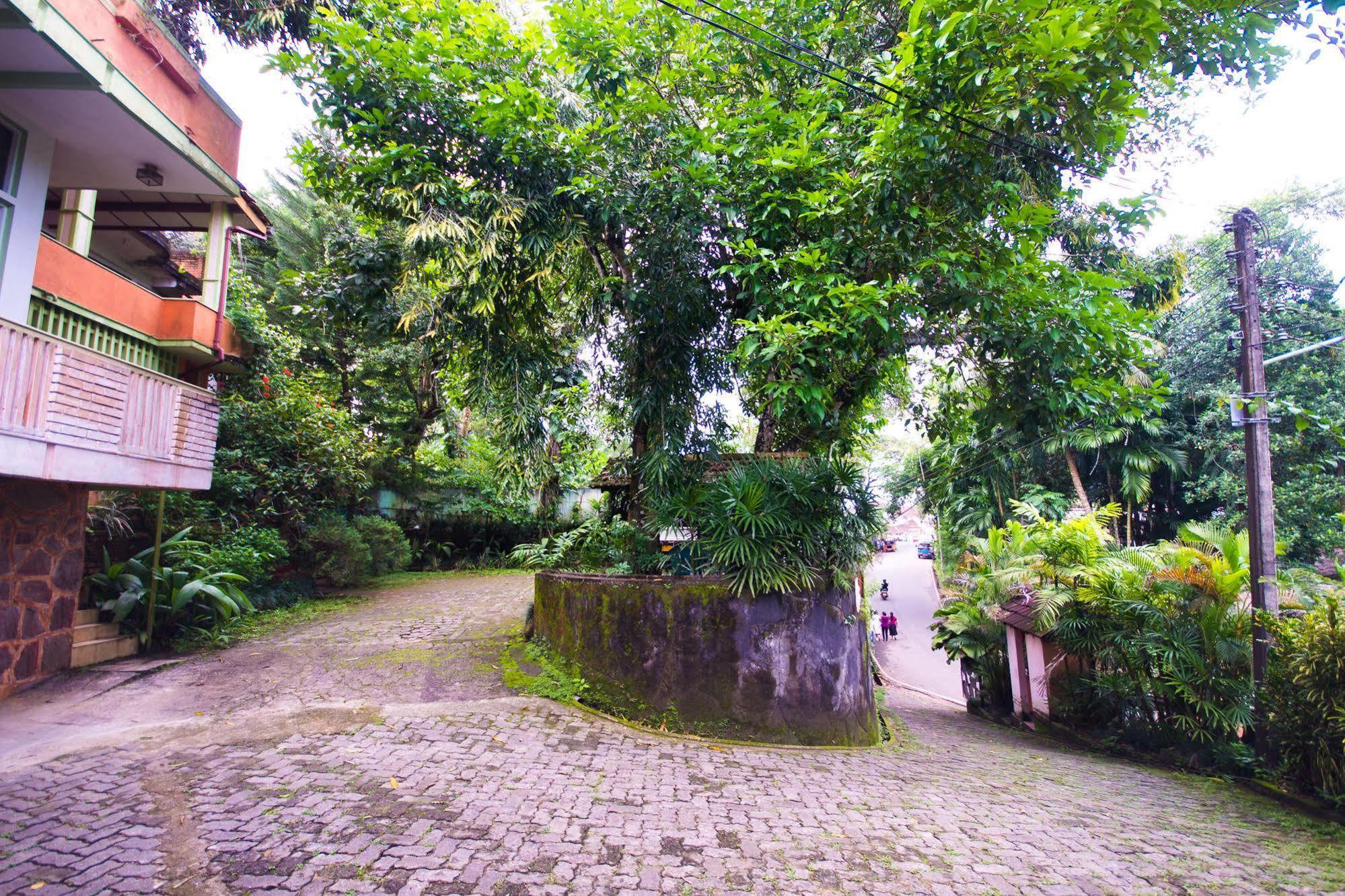 Hotel Gem Land Ratnapura Exteriör bild